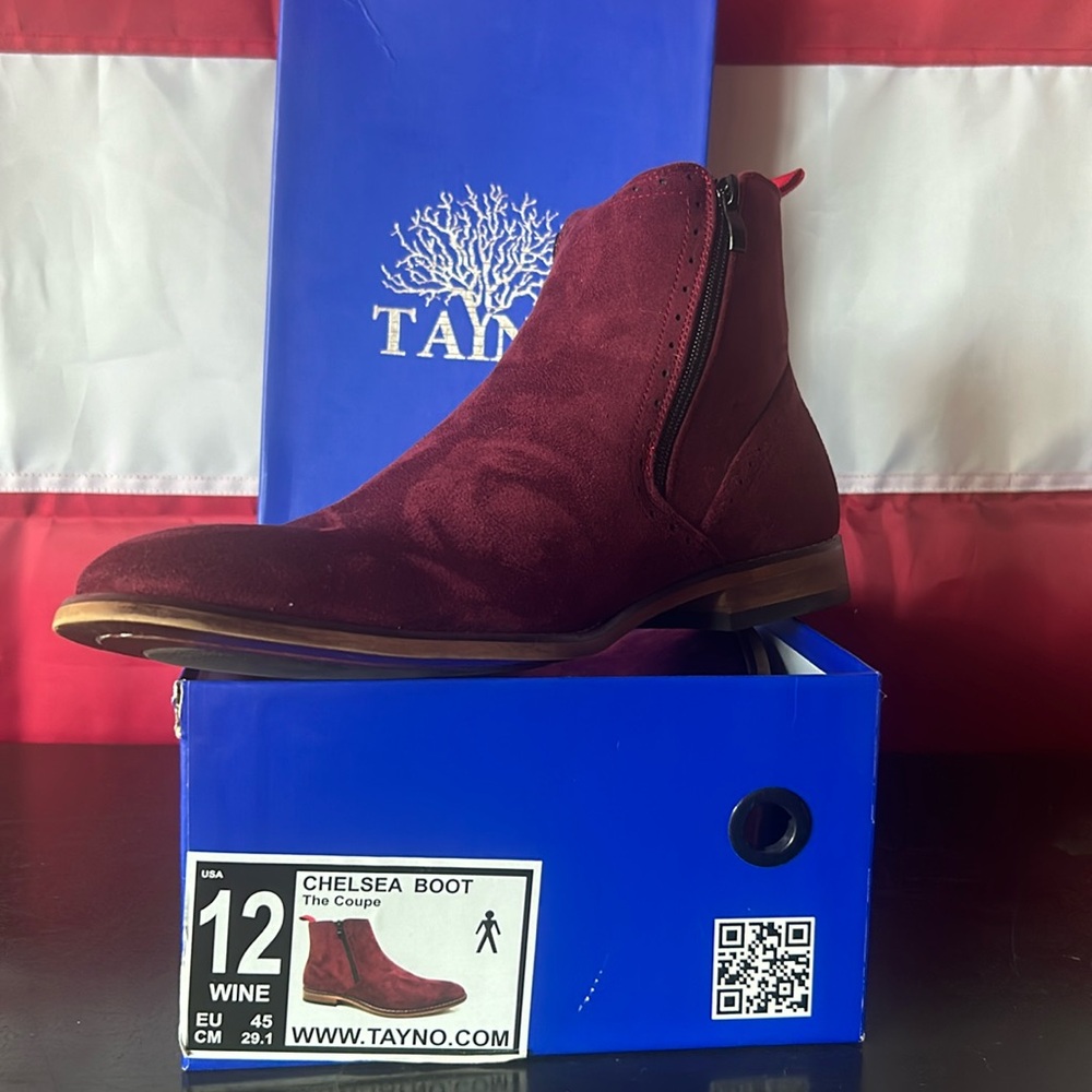 Brand new Men’s  Tayno suede  boots